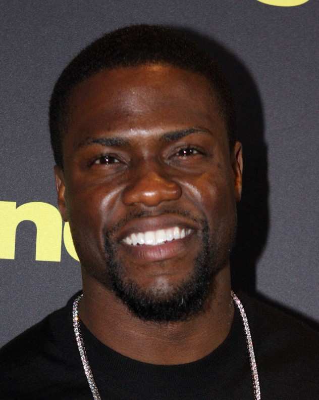 Kevin Hart smiling at a premiere in 2014